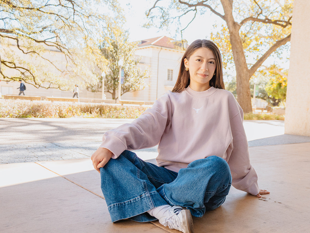 Longhorn student wearing longhorn lululemon 